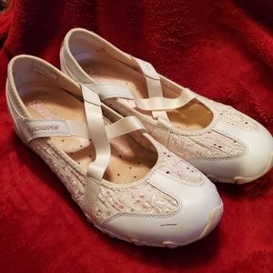 Skechers Size 8 1/2 Lace w/Elastic Straps Slip-on